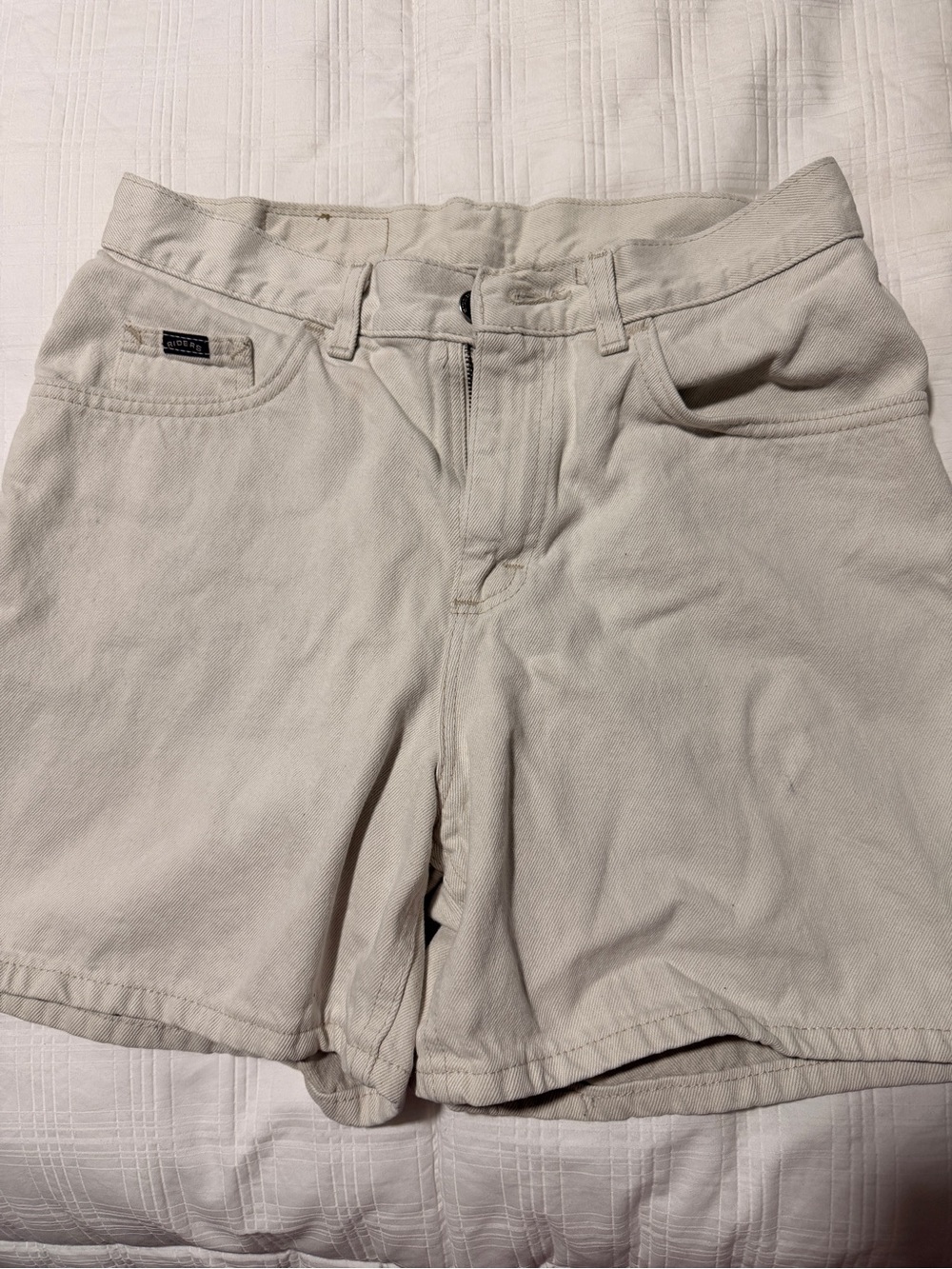 Women's Light Beige Jean Shorts with Classic Five-Pocket Style